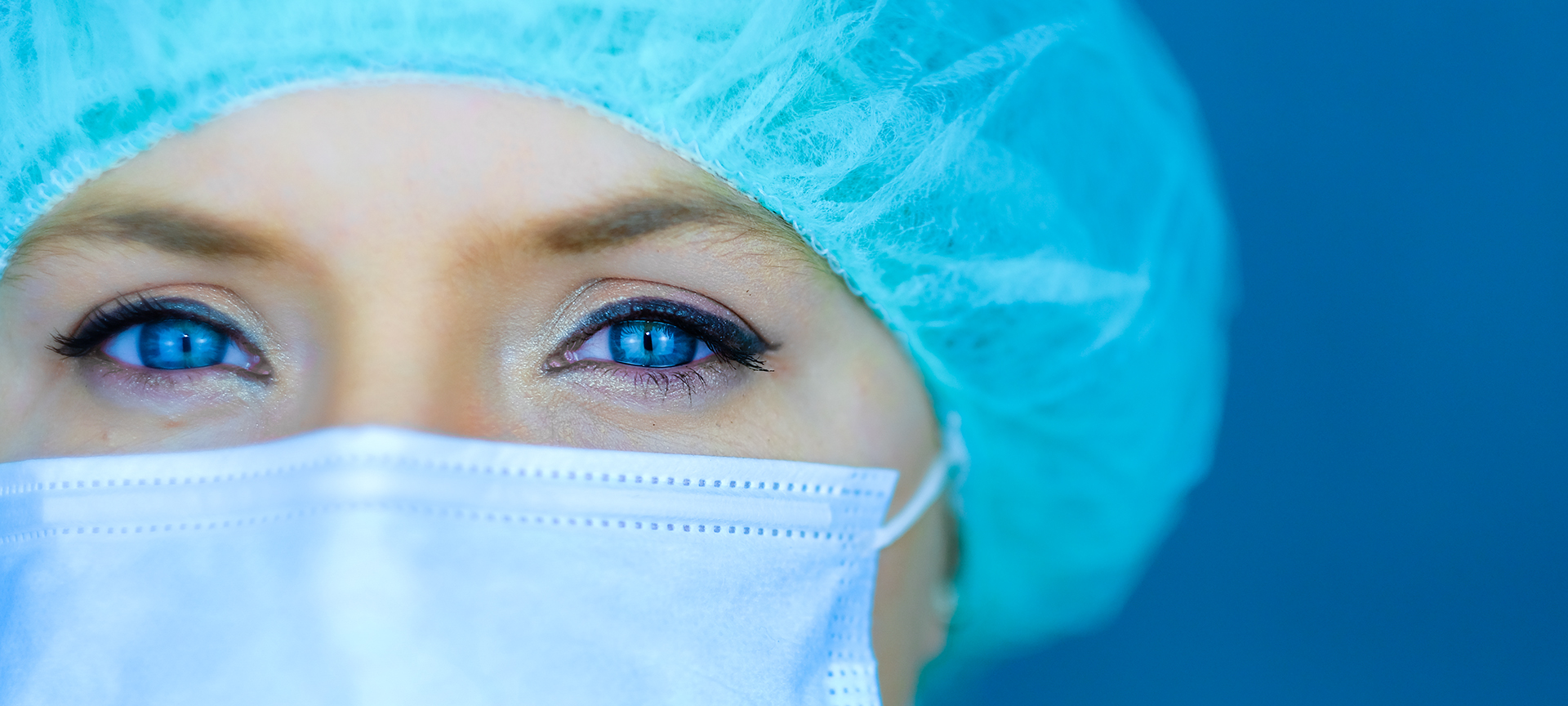 Chirurgische Behandlung in moderner Praxisatmosphäre